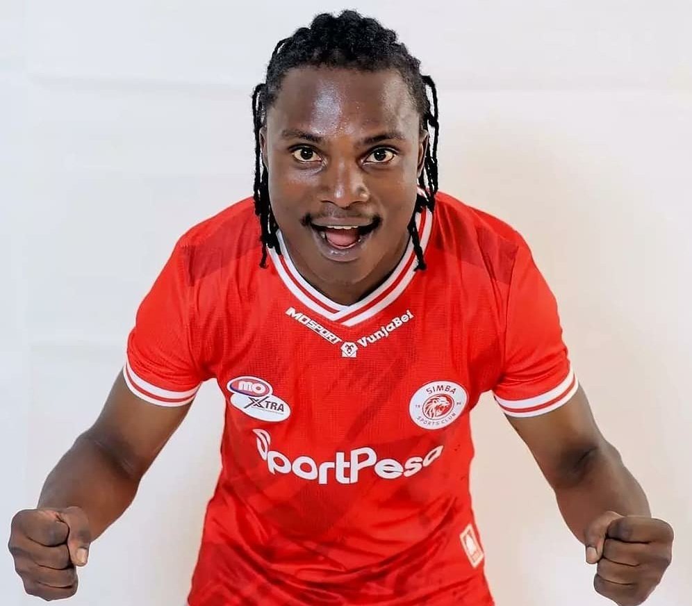 Updates 👇

➡️  Kibu Denis has no plans to leave Simba 🇹🇿 licha ya ripoti zinazoendelea.

➡️ Amepokea ofa ya mkataba wa  Simba na yupo tayari kuusani.

➡️ I know, kuna vitu vichache ambavyo  hajavutiwa navyo na kubwa ni aina ya ulipwaji wa signing fee

✅ Vikirekebishwa, atasaini