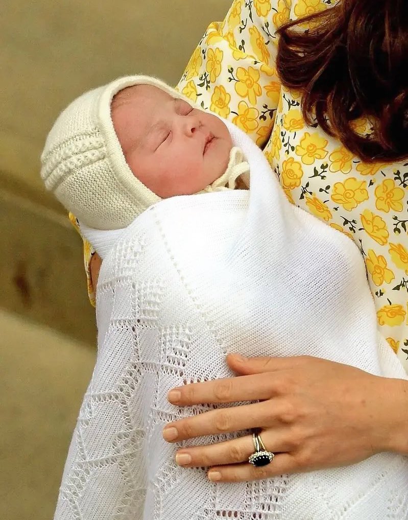 9 years ago today, Princess Charlotte Elizabeth Diana was introduced to the world on the steps of St Mary’s Hospital in her mum’s arms 💛👶 Happy Birthday!🎈