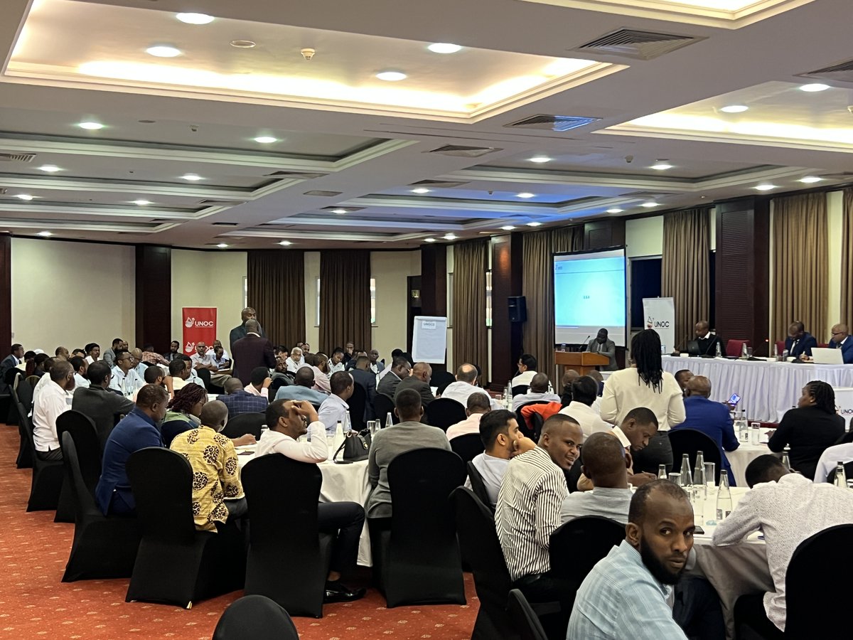 #HappeningNow 
We are meeting with Oil Marketing Companies (OMCs) to align on operations regarding the sole supply of petroleum products. 
CFO Emmanuel Mugagga has pledged UNOC's commitment to efficiency.
The meeting is ongoing at the @kampalaserena. It follows @EPRA_Ke's…