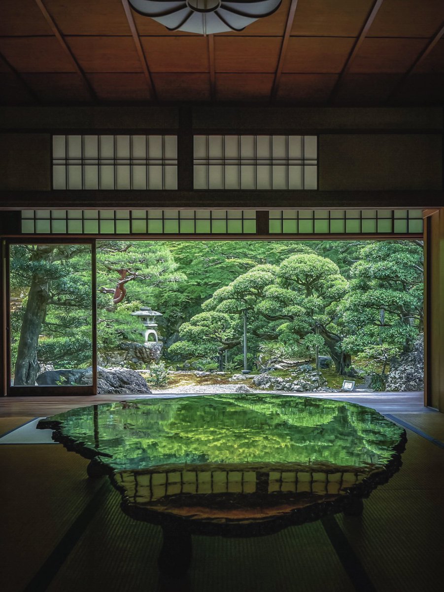 京都にある絵画のような庭園