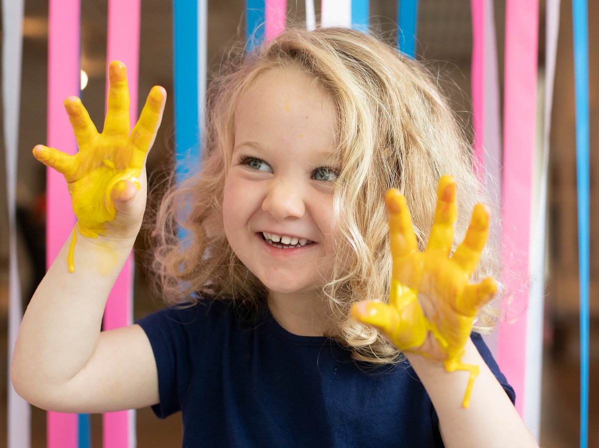 🎨👶 Today, we welcome the return of Messy Play! 🎼 Ping rubber bands to make vibrating paintings & explore sensory trays filled with shredded paper! PLUS! 👏 Children can leave their mark on the dancefloor as they stomp through paint 🎨 Learn more ➡️ theherbert.org/whats-on/1625/…