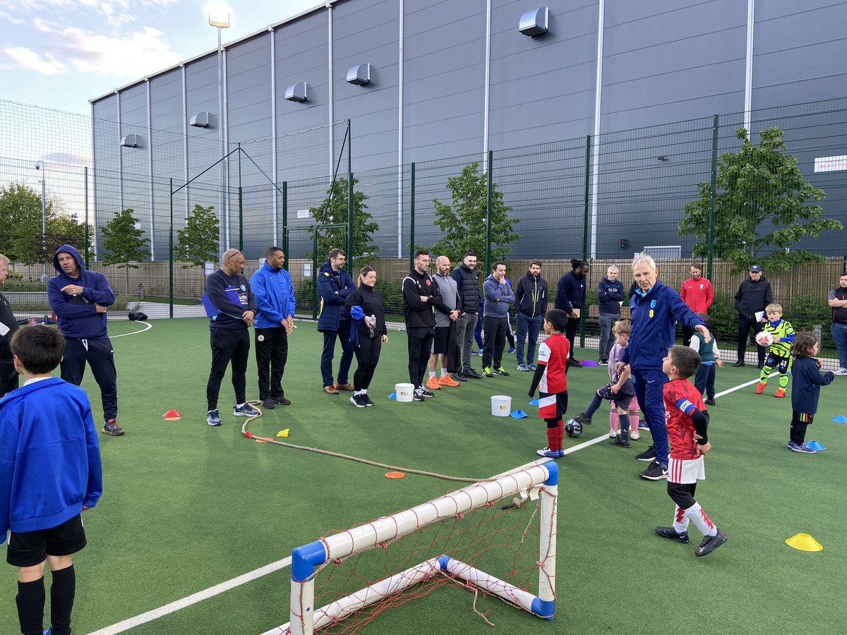 PLAY PHASE | #BBFACPD 🎉 Monday saw the Play Phase Roadshow arrive in Reading! Big thanks to @sturge_p for his excellent delivery - and for providing some fantastic insight into Play Phase 💪 Thank you to @wokingham_sumas youngsters for supporting the practical learning! ⚽️