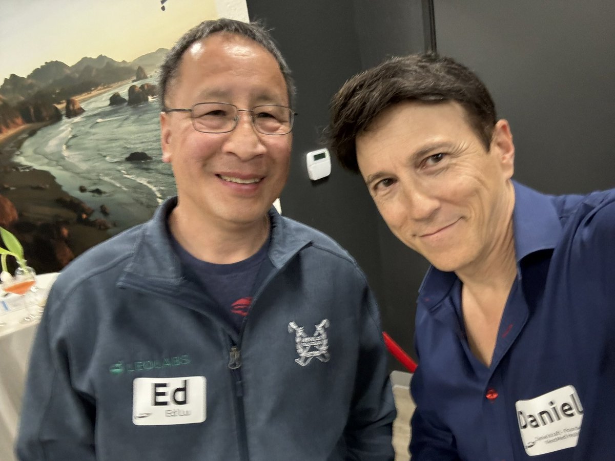 The flying future has arrived. Checking out the Helix from @PivotalAero1 Bonus: Running into former astronaut @astroEdLu, one of Pivotal’s technical advisors. Learn more & get yours at pivotal.aero