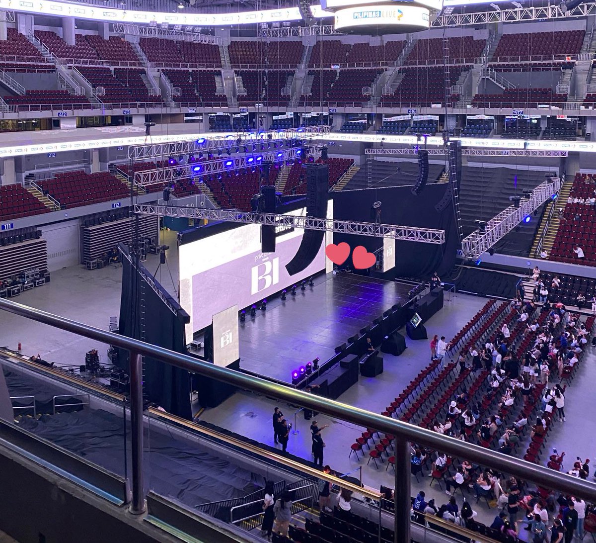 Here's a reference view of Upperbox 405 for ENHYPEN bench fanmeeting. Nahalungkat ko sa gallery q. This was during B.I's fm