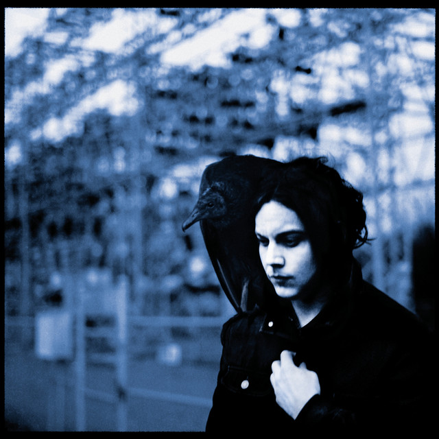 02/05/2012.
L'esordio da solista di Jack White, intitolato 'Blunderbuss' raggiunge il n°1 di Billboard 200, vendendo 140 mila copie nella 1° settimana dall’uscita.
È un LP fortemente radicato nel background del cantautore e chitarrista americano.
#JackWhite [1/Segue]