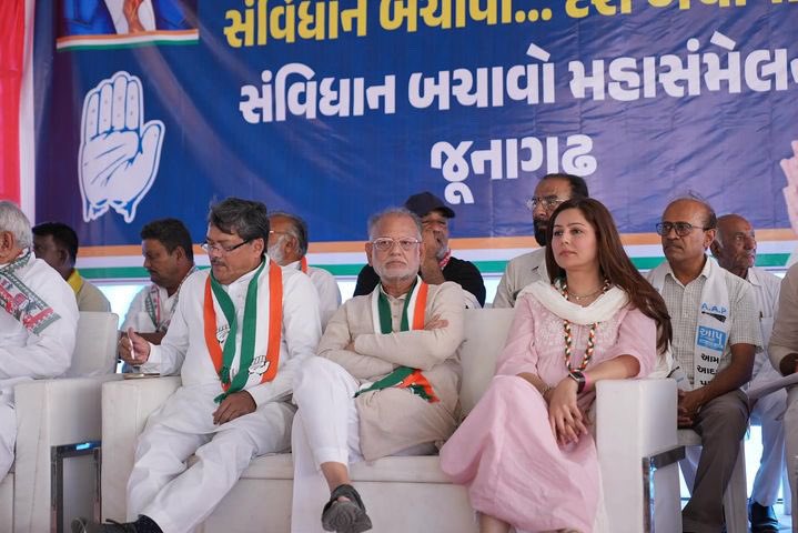 In Junagadh for Hirabhai Jotva ‘संविधान बचाओ देश बचाओ’ sabha @INCIndia @INCGujarat #junagadh #Gujarat #ambedkar #constitution #SaveDemocracySaveIndia #LokasabhaElection2024 #GeneralElections2024 #HaathBadlegaHaalaat #NyayKaHaqMikneTak #bharuchkibeti