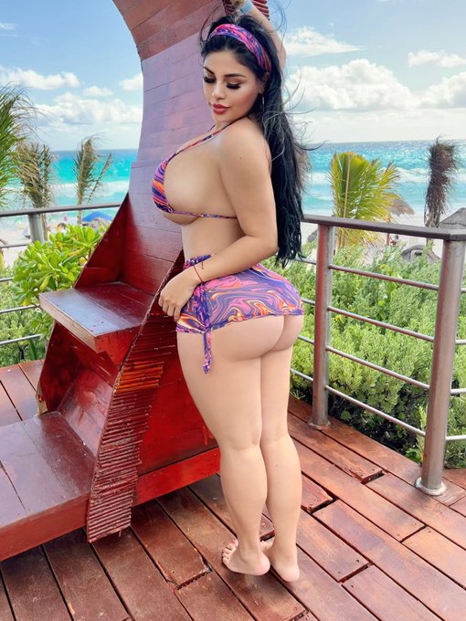 Paradise is amazing 😍  https://t.co/FhbNbwel1E https://t.co/PsuUzKAo6A