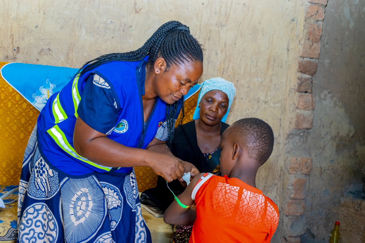 What does it mean to work as a #CommunityHealthWorker? It means making a real difference. It’s about providing essential support, promoting well-being, and more. That’s why we work with the government and our partners to strengthen community-based health systems. #Tanzania