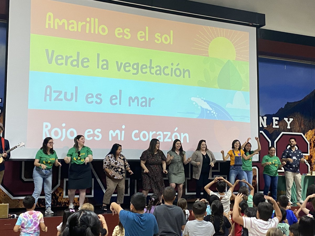 What great family FUN tonight with Grammy award winners @123conandres celebrating bilingualism with our DLI families and VUSD community. We have the best teachers and an invest committee @visaliausd @CABEBEBILINGUAL @CADeptEd