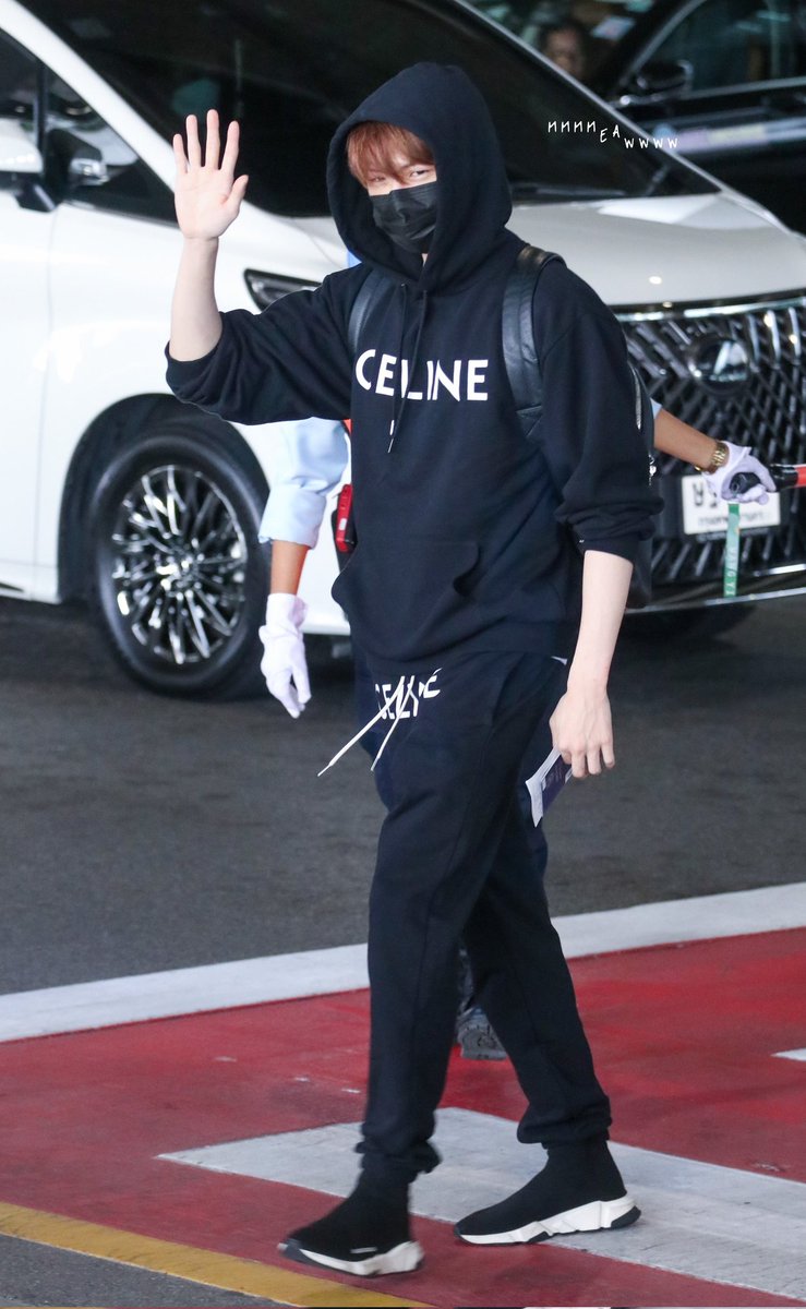 A gentle reminder to Kang Daniel: Even if you cover from head to toe, we can still recognize you.ㅋㅋㅋ Miss you Daniel 💕💕