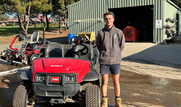 “I didn’t have my license for the first six months, so mum and dad were ferrying me to work early in the mornings, but I enjoyed it straight away' ❤️⛳️ Launceston Golf Club's Mack Blazely is showing age is no barrier in his role as superintendent, more here:…
