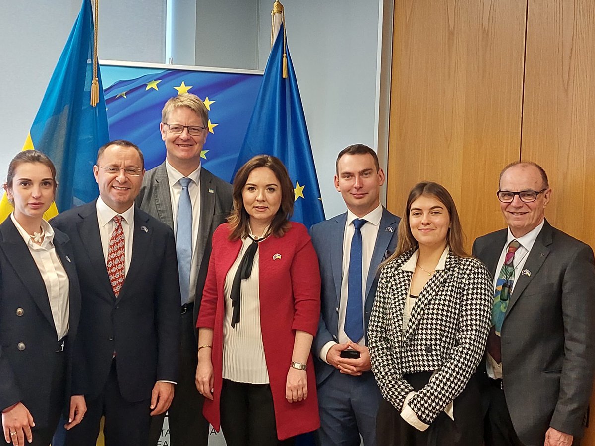 Honoured to welcome Ukrainian MPs today & 🇺🇦 Ambassador @AmbVasyl Our conversation reaffirmed the 🇪🇺 unwavering commitment to Ukraine's victory in their fight for freedom and sovereignty. #StandWithUkraine 🇺🇦 #SlavaUkraini 🇺🇦