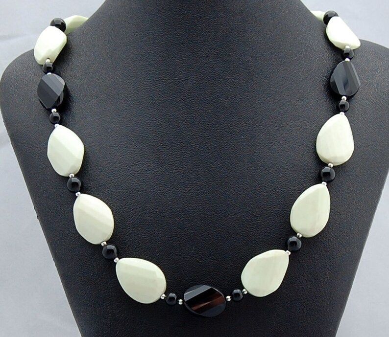 Chrysoprase & Black Onyx Necklace - Make a statement with this stunning beadwork necklace featuring February birthstones. Perfect for adding a touch of elegance to any outfit. #FebruaryBirthstone #BeadedNecklace buff.ly/3vtNO2O