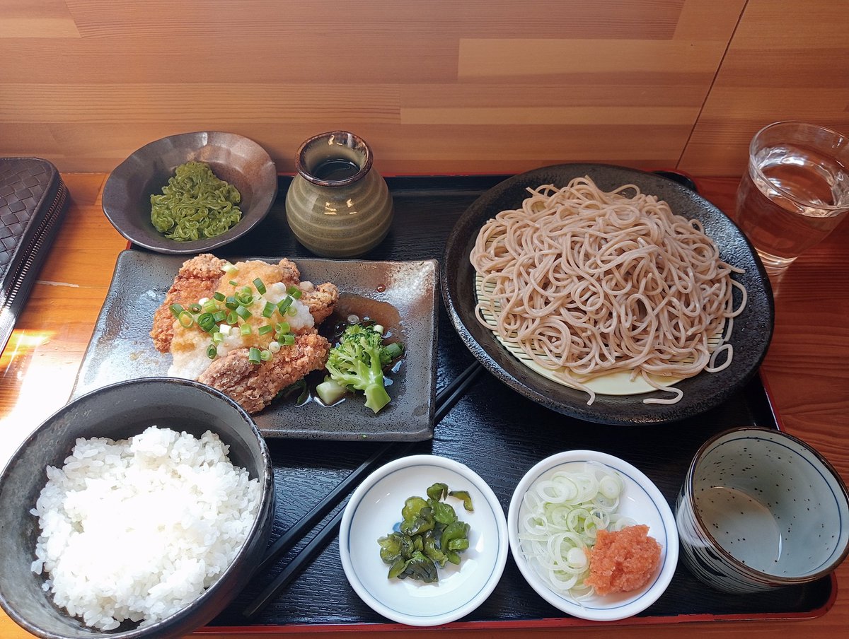 花巻市石鳥谷　白馬
そば唐揚げ定食

久しく来ないうちにそば・うどんメインのお店に！
暑い日は冷たいお蕎麦に限りますな😎