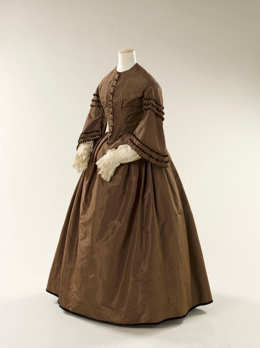 Dress, 1853-63.

silk taffeta.
©️ @PalaisGalliera 
#FashionHistory