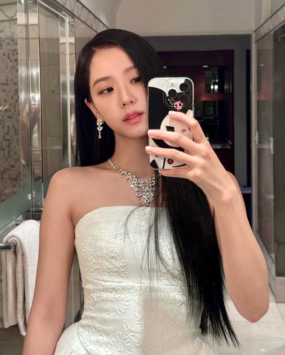 jisoo (@jisoogaiiery) on Twitter photo 