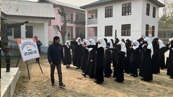 #IndianArmy organised a lecture cum demo on Self #defence for Girls at Govt High school, at #Poonch. #AwamKiFauj #IndianArmyPeopleArmy #Pushpa2FirstSingle Maldives Rinku #MotherDairyMaaJaisi #GalgotiaUniversity