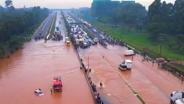 There are motorists who will act on their ignorance and still go ahead to cross the sections of Thika superhighway that have been flooded. Do not underestimate the power of water. #MafurikoKE