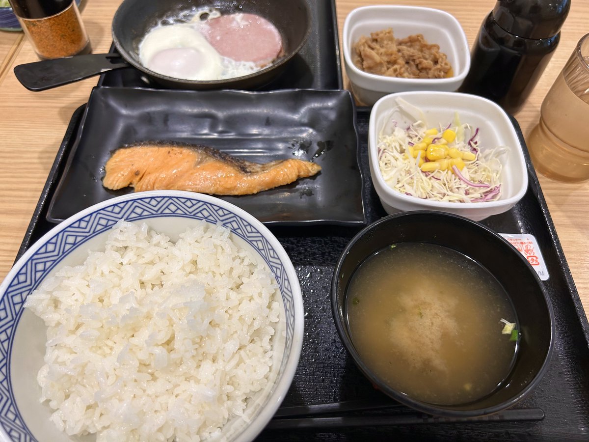 朝ごはんは吉野家さんの、朝定食でした。
#吉野家 #朝定食 #成田空港第2ターミナル #yoshinoya #japanesecuisine #naritaairport