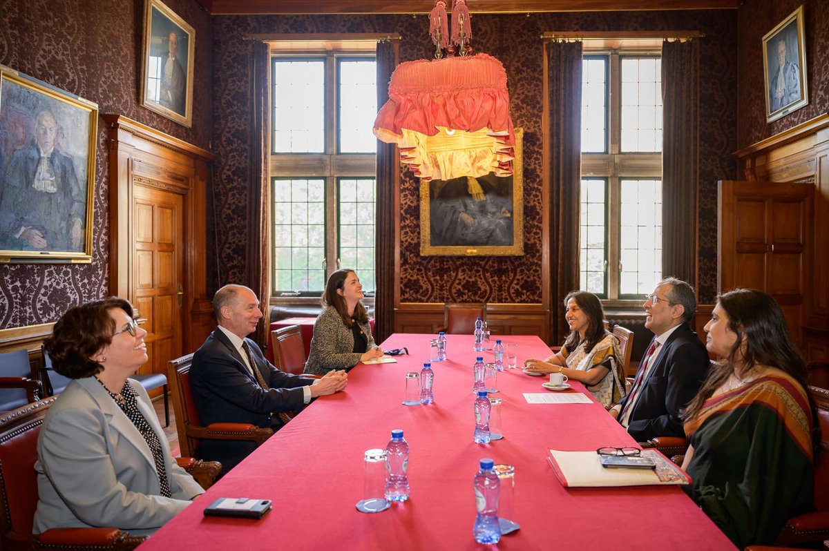 Secretary (West) @MEAIndia @AmbKapoor visited the Peace Palace in The Hague and met H.E. Mr. Philippe Gautier, Registrar, ICJ; Discussed work of #ICJ & importance India places to peaceful settlement of disputes. @IndianDiplomacy