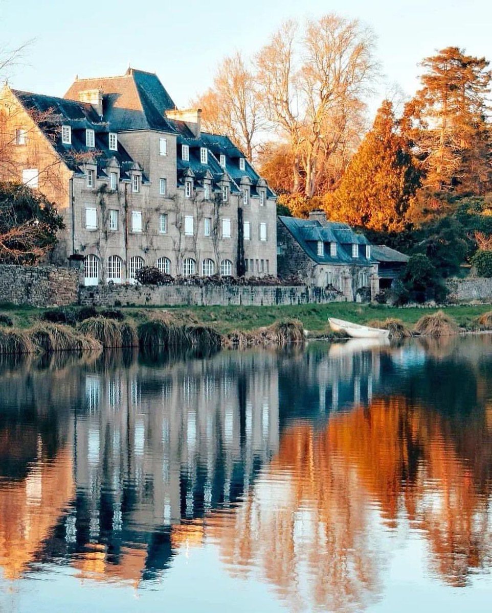Late autumn glow in Finistère ⁣Have you ever been to the seafaring town of La Forêt-Fouesnant⁣