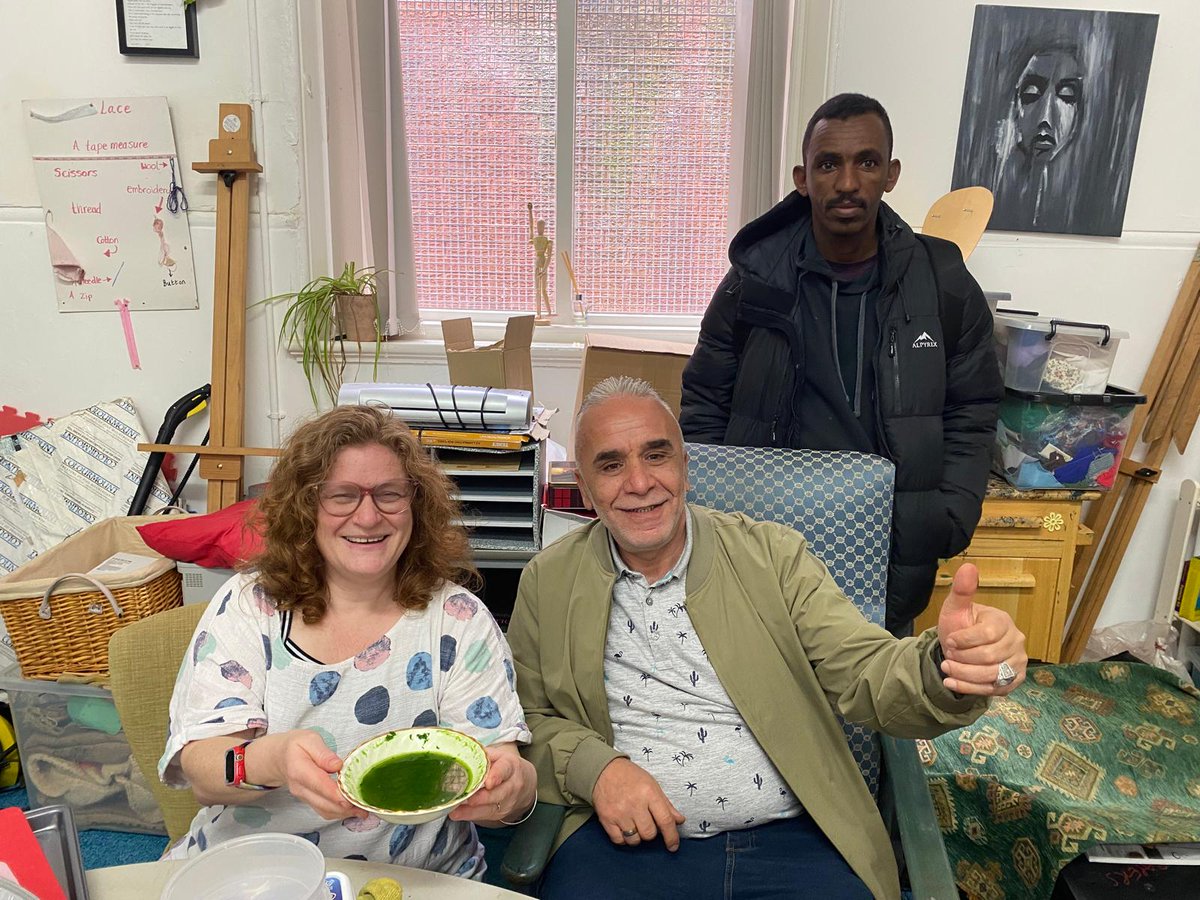 Delicious shared lunch  with the wild garlic we foraged today!  Wild garlic soup & pasta with wild garlic pesto. Sola Shumon showed us how to make the soup and the pesto we prepared together .
@foragersam @foraginguk @foragingvintners #foragingforfood #foraging #foragedfood