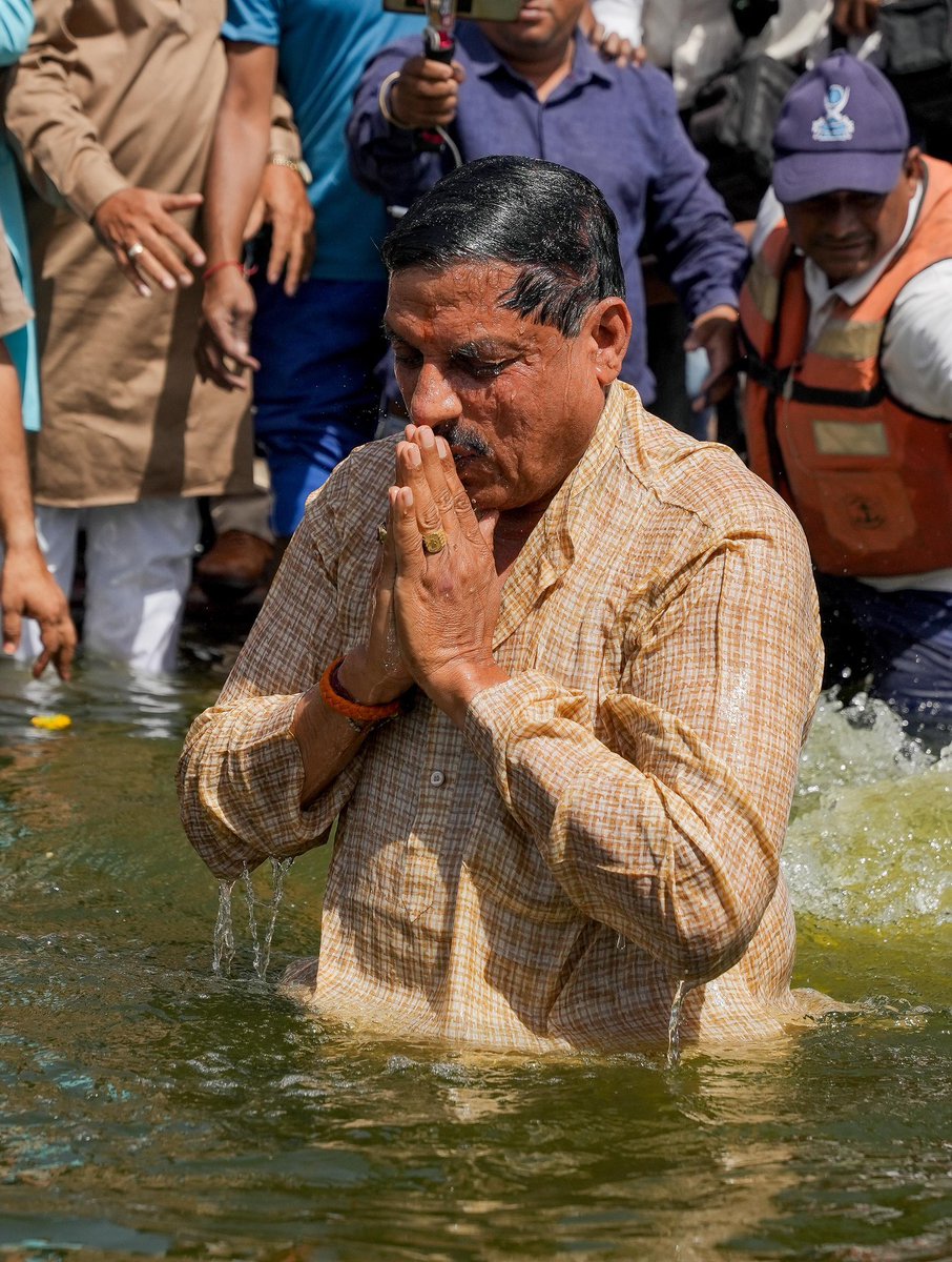 त्रिभुवन वंदिता शिप्रा...