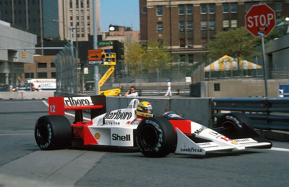 Ayrton Senna 🇧🇷, McLaren-Honda. Grande Prêmio de Detroit 🇺🇸 de 1988. Circuito Urbano de Detroit, Detroit, Estados Unidos.
#senna #mclaren #honda #detroitgp #detroit #usa #formula1 #f1 #lenda #legend #campeão #champion #brasil #senna30 #ayrtonsenna