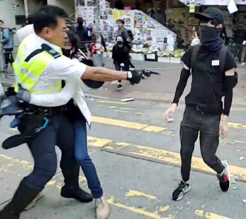 mangoprince_HK's tweet image. We will never forget that HK police shot young protester.