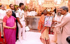 #अयोध्या: भारत की राष्ट्रपति द्रौपदी मुर्मू ने अयोध्या के श्रीराम जन्मभूमि मंदिर में भगवान श्री रामलला सरकार के दर्शन किए एवं आरती में प्रतिभाग लिया।  

#RamMandir | #ayodhyarammandir @rashtrapatibhvn | @ShriRamTeerth