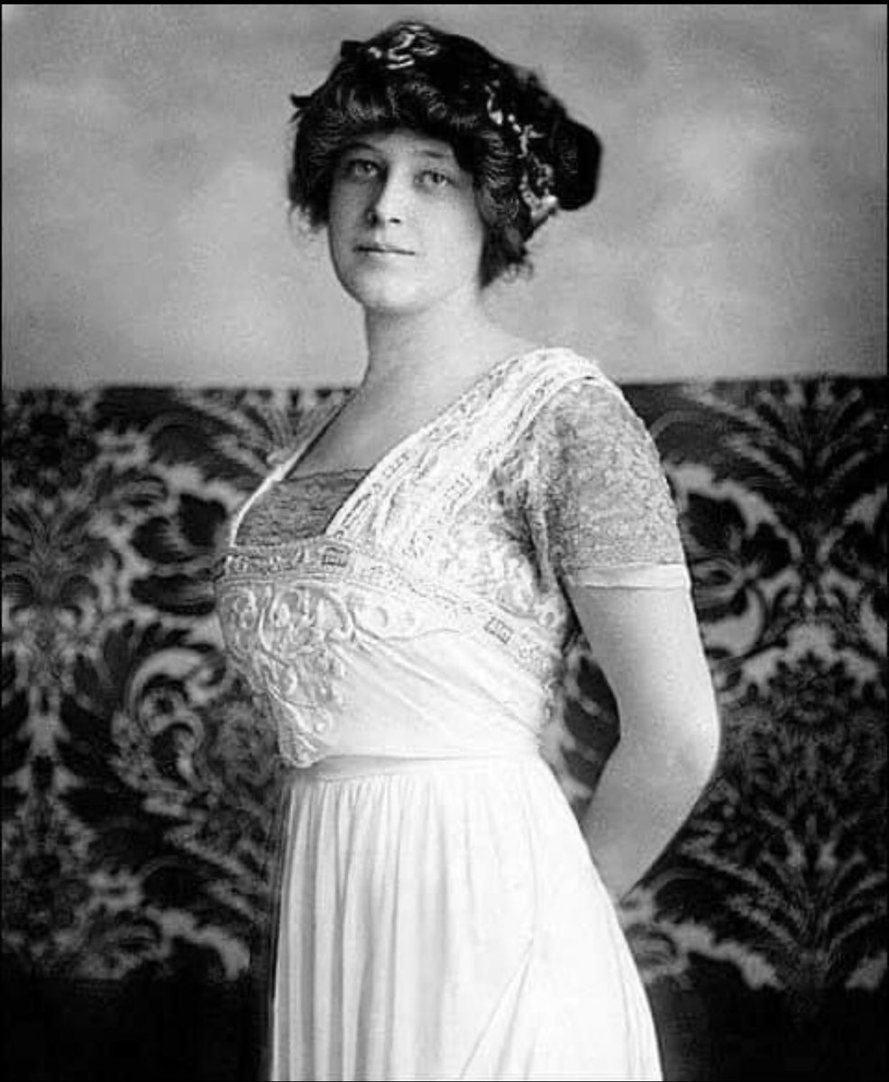 Multi-Millionaire John Jacob Astor was the wealthiest passengers on the titanic and he was 47 years old. He was married to 18 years old Madeleine Talmage Force 👇who was a year younger than his son Vincent from a previous marriage. John Astor thought it expedient to take his…