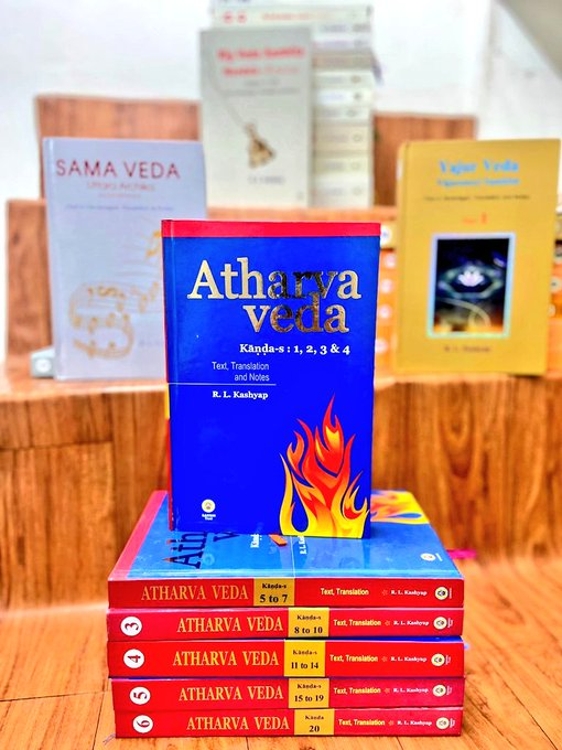 #MayWithPI. Flat 10% Discount.
Presenting Vedas (26 Vols) translated by Shri R. L. Kashyap Ji:
• Rig Veda Samhita (12 Vols)
• Yajur Veda (6 Vols)
• Sama Veda (2 Vols)
• Atharva Veda (6 Vols)
#PIRecommends #BuyFromPI
Order👉padhegaindia.in/product/four-v…