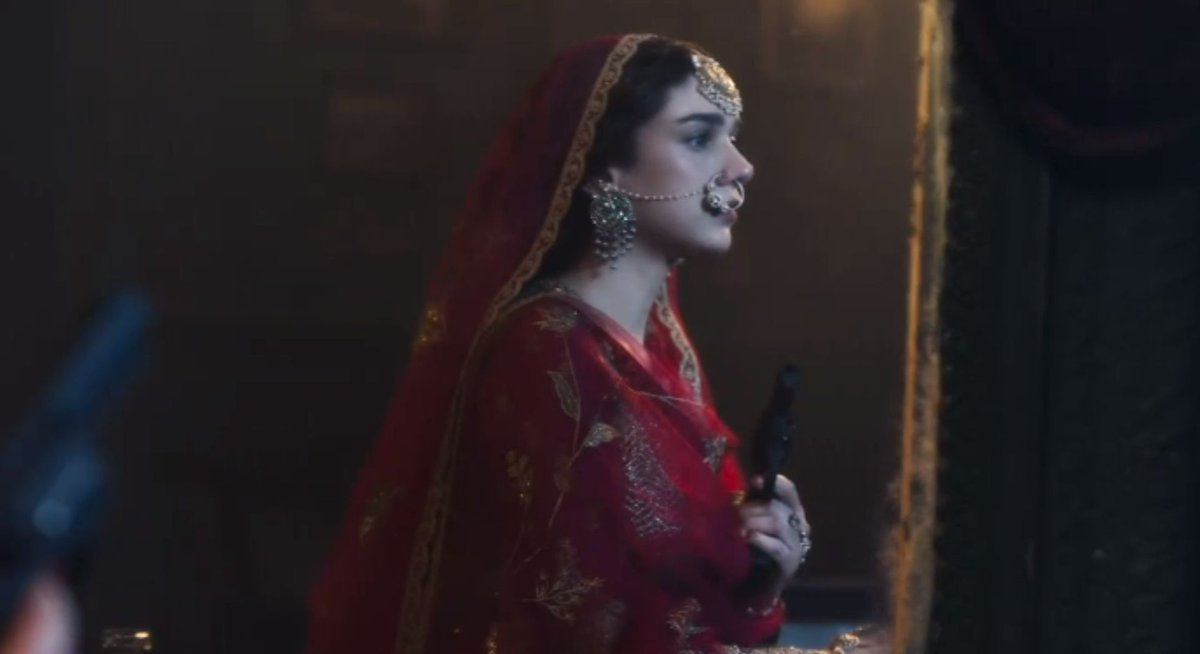 Apusin1908's tweet photo. Aditi Rao Hydari as Bibbojan in Heeramandi. https://t.co/P96MbHFeTu