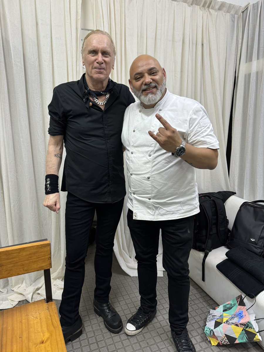 In Buenos Aires tonight—special thanks to our catering chef Damian who fed band, crew and working personnel at the show—everything was so delicious! And prepared with care! Gracias Damian!!! 🤘🤘🤘🤘