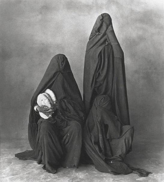 Раз уж четверг сегодня, оказывается. Три красивые марокканские женщины, 1971 г.