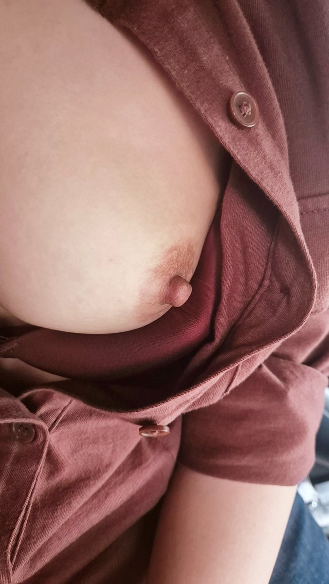 생존신고^^
소프트하게 조수석 창 살짝 내리고  앉아있는 집사람 가슴만 터치
물론 집사람도 괜찮다고는 해도
누가 와서 가슴만 만지냐고 없을꺼라고 하고 저는 있다고 했는데
싫다는 표현인지!^^