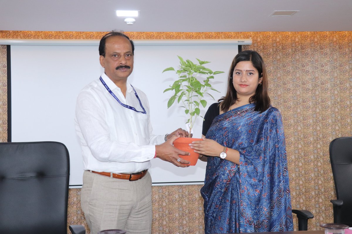 Swachhta Pakhwada 2024 inaugurated by the Prof (Dr.) Manoranjan Parida, Director CSIR-CRRI, with cleanliness drive and administration of Swachhata Pledge to all the staff. Guest Lecture delivered by Shri Pradeep Khandelwal and Mrs. Anushree. @CSIRCRRI @CSIRIndia @sbmvns