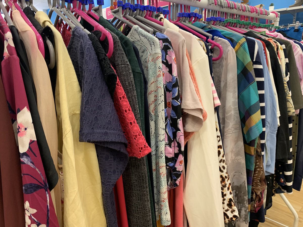 Have you checked out the £3 range from @CR_UK #MotherwellShoppingCentre. Middle of the shop are the £3 rails. Pop in for a browse today #givingback #supportcharity