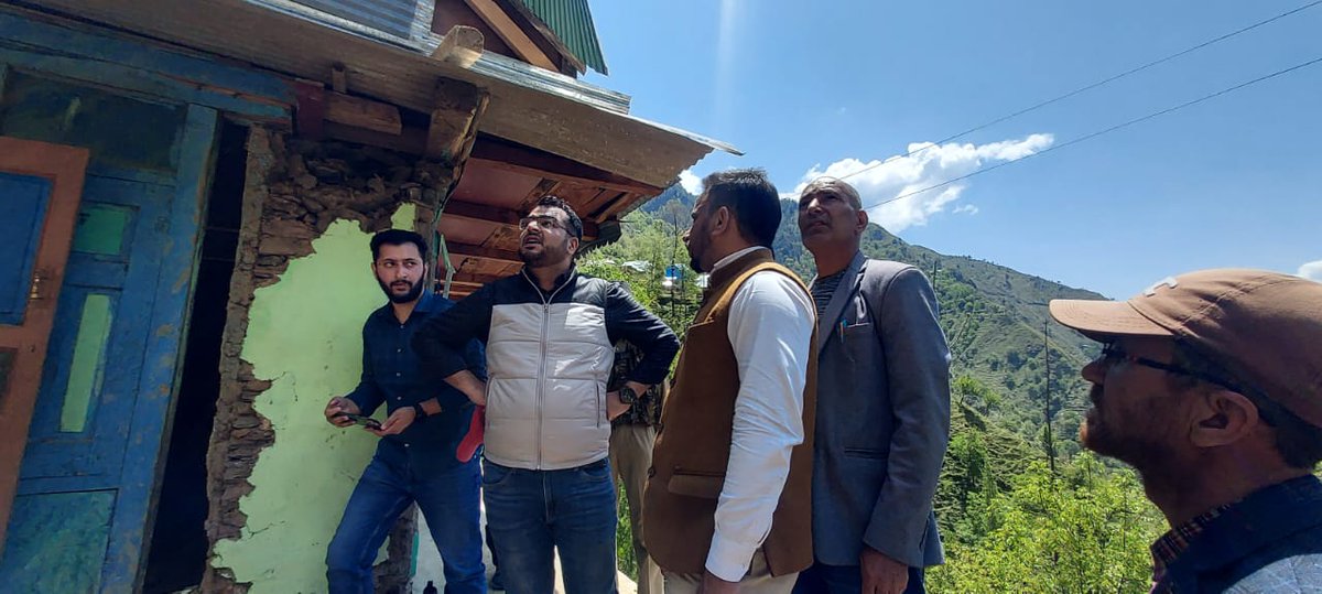 Conducted an onsite visit and took appraisal of the situation emerged due to recent landslides at Bedar, Mandi. - Provided financial assistance to the affected families and directed concerned department to make assessment of the losses. @diprjk @yasinc_ias