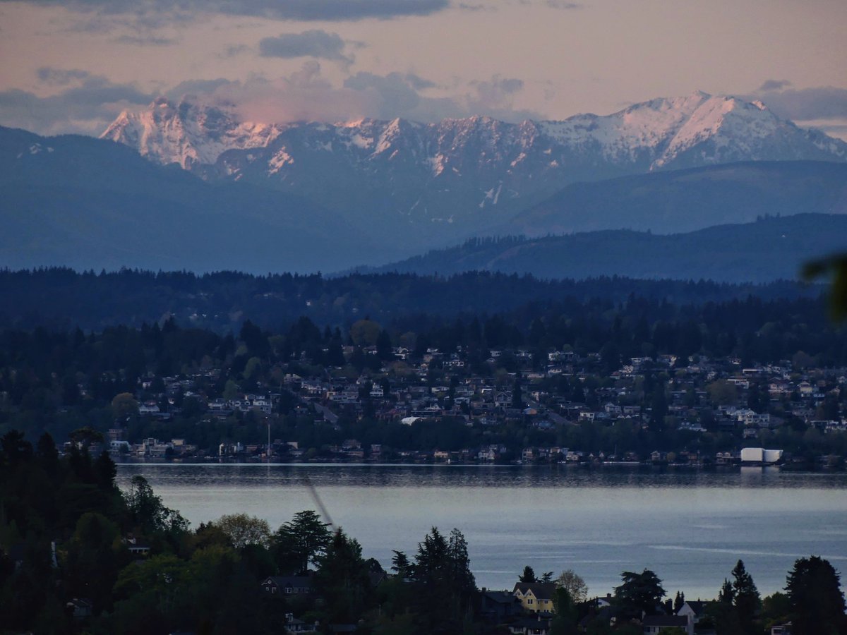 Lake Washington and North-ish Cascades alpenglow