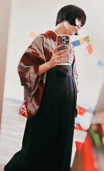 「携帯電話を持った スカート」のTwitter画像/イラスト(新着)