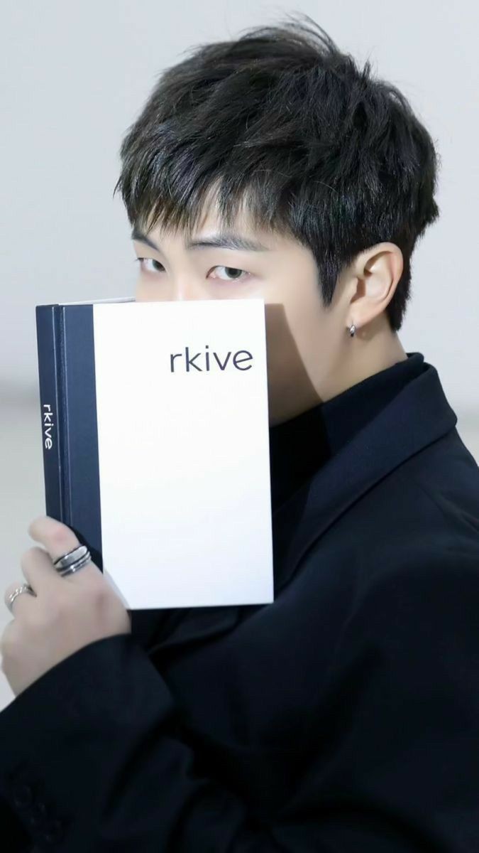 umy_badaa's tweet photo. 📚READING CHALLENGE WITH INDIGO 🔍

Theme : Mystery with streaming Indigo Album

Hosted by @rkivee18 &amp; @NSS_forRM 

#ReadingChallengeWithIndigo
#WaitingForOurJooniverse https://t.co/E5WsfHiWfh