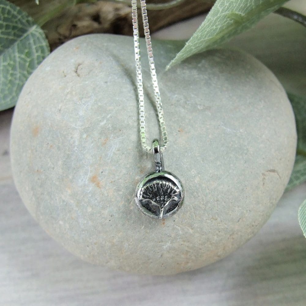 Thistles are really beautiful flowers and this Silver Thistle Pebble Necklace by @MaxinePring celebrates them in style. A lovely gift idea. thebritishcrafthouse.co.uk/product/silver… #tbchboosters #thistle #jewellery #earlybiz