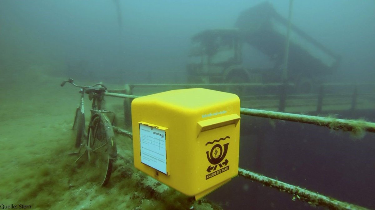 Unterwasserbriefkasten in 19 Meter Tiefe – der tiefste Briefkasten Deutschlands.
****
Underwater mailbox at a depth of 19 meters – the deepest mailbox in Germany.

#WSsd #TheAddressExperts