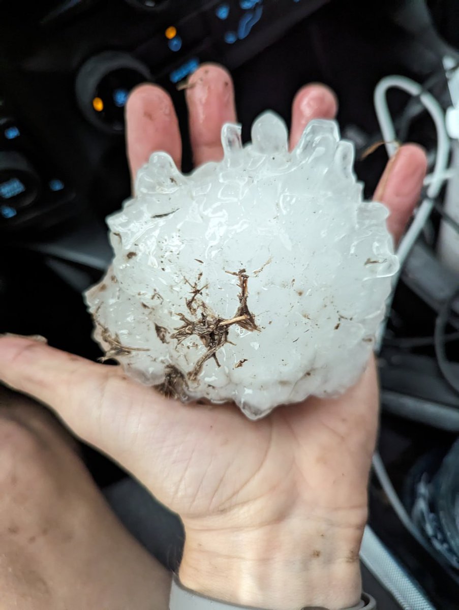 Giant hailstones fell last night in the vicinity of Gove City, Kansas, #USA
🌍🌎🆘The planet is on the brink of disaster. The real cause of #catastrophes is a
12 000-year cycle.#CreativeSociety #GlobalCrisis #Responsibility #ActNow #SPEAKUP