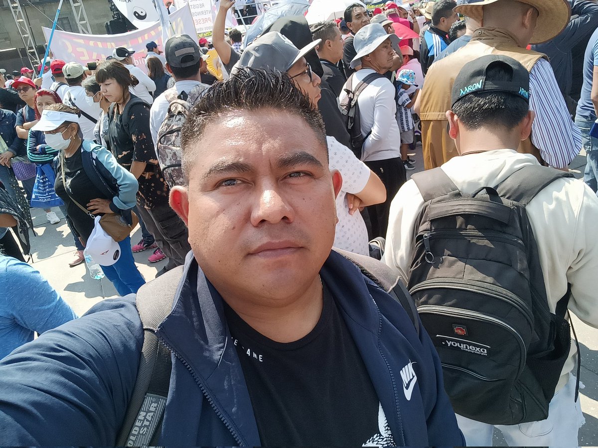 val_wilbert's tweet photo. Representando a la siempre combativa D-I-22 del Sector Matías Romero, Sección XXII, en el mitin político unitario de los trabajadores conmemorando el día del trabajo. Unidad en la acción por la defensa de los derechos laborales. https://t.co/pmyT3Gajch