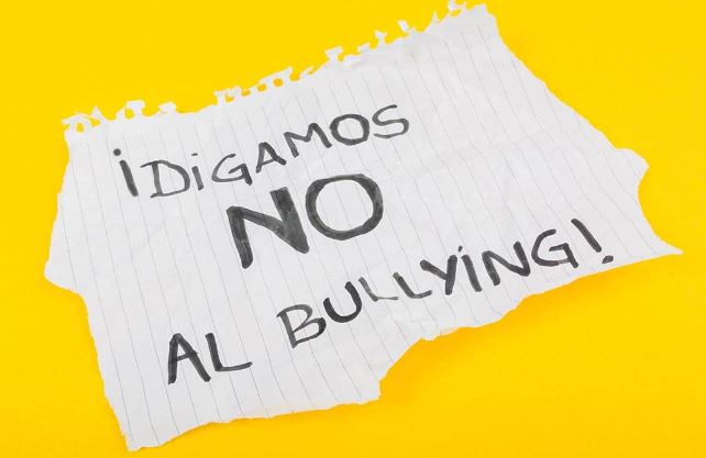 Hoy, en el #DíaInternacionalContraElBullying, elevemos nuestras voces en solidaridad con aquellos que sufren.

🗣️🔊¡Digamos NO al acoso!

Todos merecemos un entorno seguro y respetuoso donde podamos crecer.
#StopBullying #DíaContraElAcosoEscolar