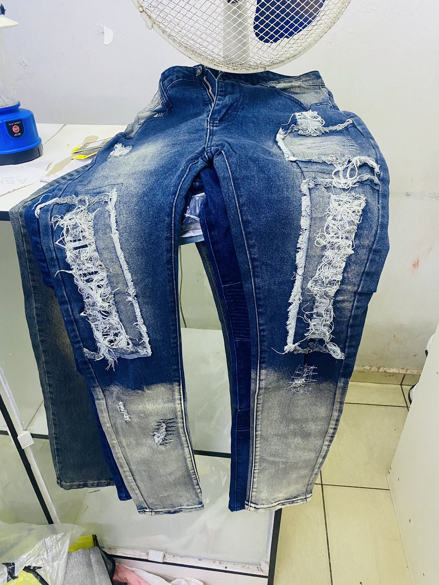 Right,ndakawana table kaa pa HD mall Huyai mutore ma Jeans🔥 10 bucks chete chete🔥 Sizes available 30,31,32,33,34 Contact 📱 0777247604 Location📍 HD MALL Corner 1st na Union Ave/kwame TABLE 38 Kupfekedza nyima yese jean #pfekaJean