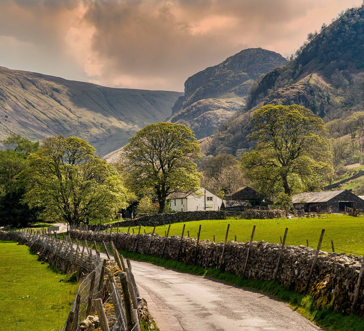 Morning everyone hope you are well. Stonethwaite in the heart of Borrowdale under the watchful gaze of Eagle Crag. And I heard my first Cuckoo of the year. Have a great day. #lakedistrict @keswickbootco