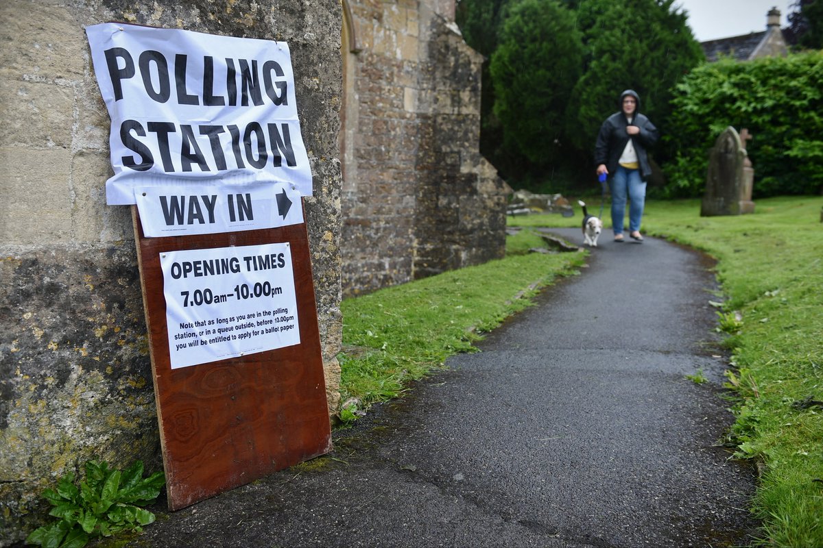 It's #elections today for the Police and Crime Commissioner & Carnforth By Election. Polling stations will be open from 7am-10pm. Don't forget your voter ID! Information on polling stations, voter ID & what to do if you've not posted your postal vote 👉loom.ly/2qZHrhM